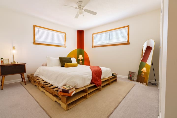 70's Themed Main Level Of Home Mins From Dt Denver - Denver, CO