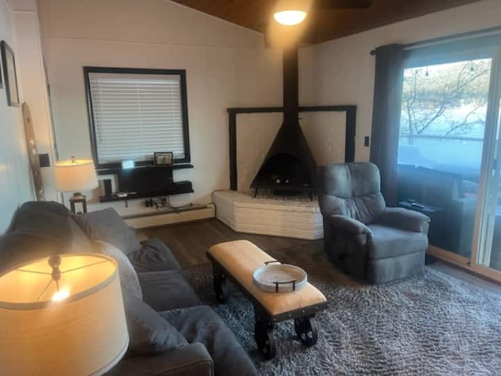 Whitefish Lakefront Condo, Shared Pool & Hot Tub - 冰川國家公園