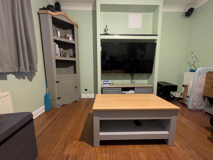 Veliki pametni TV - prijavite se na svoje usluge streaminga kako biste gledali svoje omiljene emisije