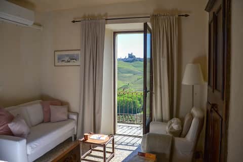Guglielmo House with Castle View