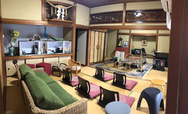 立山黒部アルペンルート観光に最適な立地。立山町市街地にある貸切民泊。最寄駅徒歩5分。２名様から。 - 滑川市
