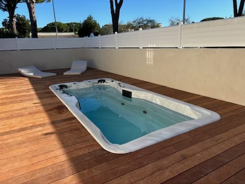 4 bedroom villa with air conditioning and swimming spa