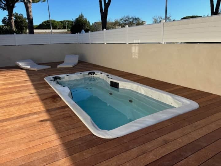 4 bedroom villa with air conditioning and swimming spa