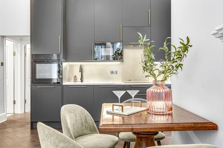 Stylish Chelsea Apartment on King’s Road gallery image 4