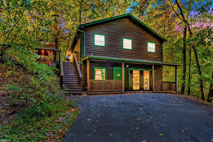 Summer Savings  3 King Suites  Dog Friendly - Gatlinburg, TN