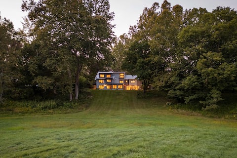 Luxe family retreat with sauna on 20 acres