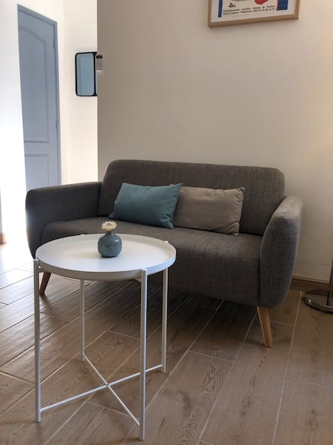 Top Airbnb: Quiet courtyard side, comfortable, air conditioning, historic center in Avignon