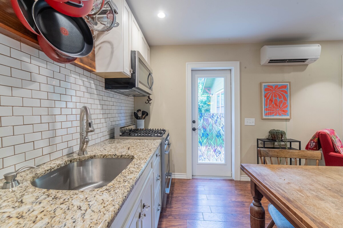 Cozy & Quiet Retreat | Walk to SoCo and Town Lake!