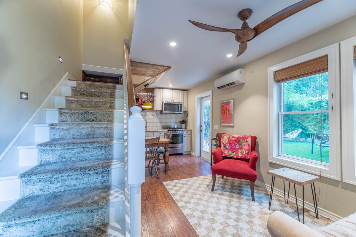 Cozy & Quiet Retreat | Walk to SoCo and Town Lake!