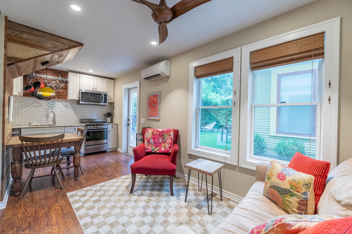 Cozy & Quiet Retreat | Walk to SoCo and Town Lake!