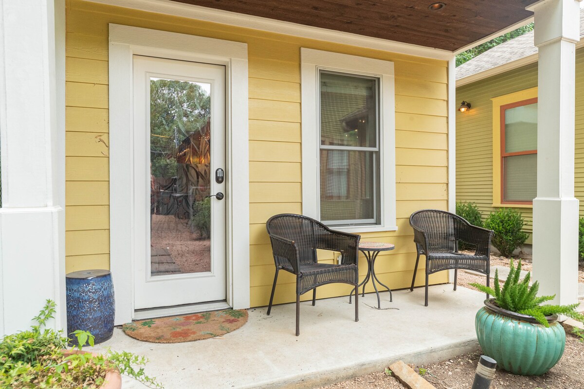 Cozy & Quiet Retreat | Walk to SoCo and Town Lake!