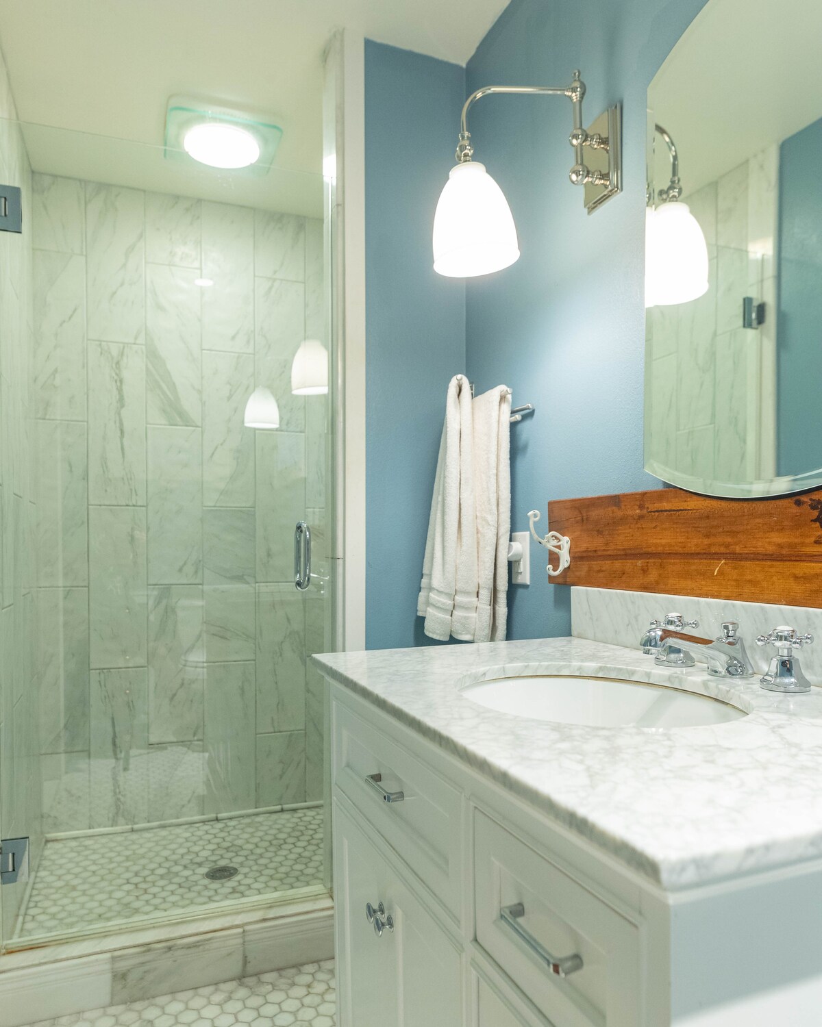 Cozy & Quiet Retreat | Walk to SoCo and Town Lake!