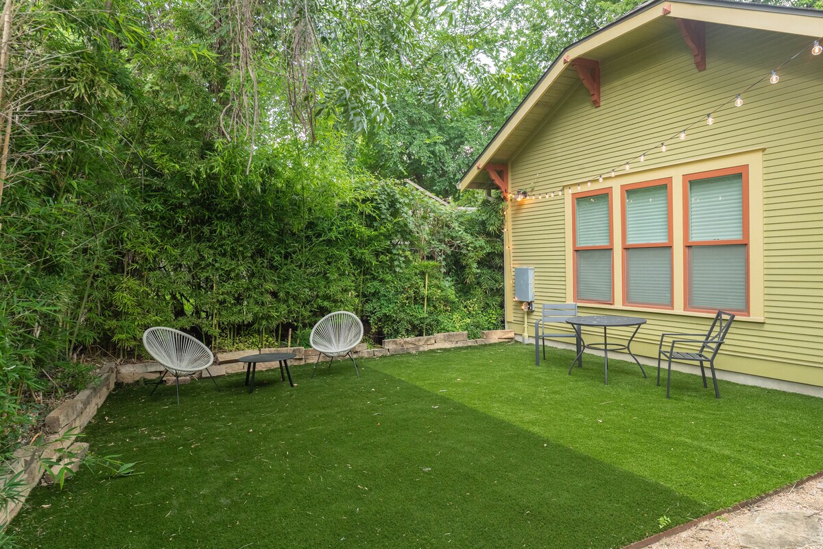 Cozy & Quiet Retreat | Walk to SoCo and Town Lake!