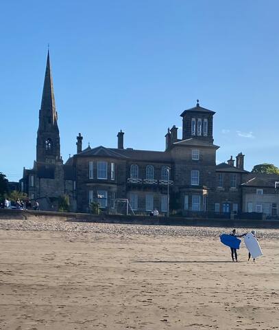 Beachside Spacious Edinburgh home 15 min from City gallery image 3