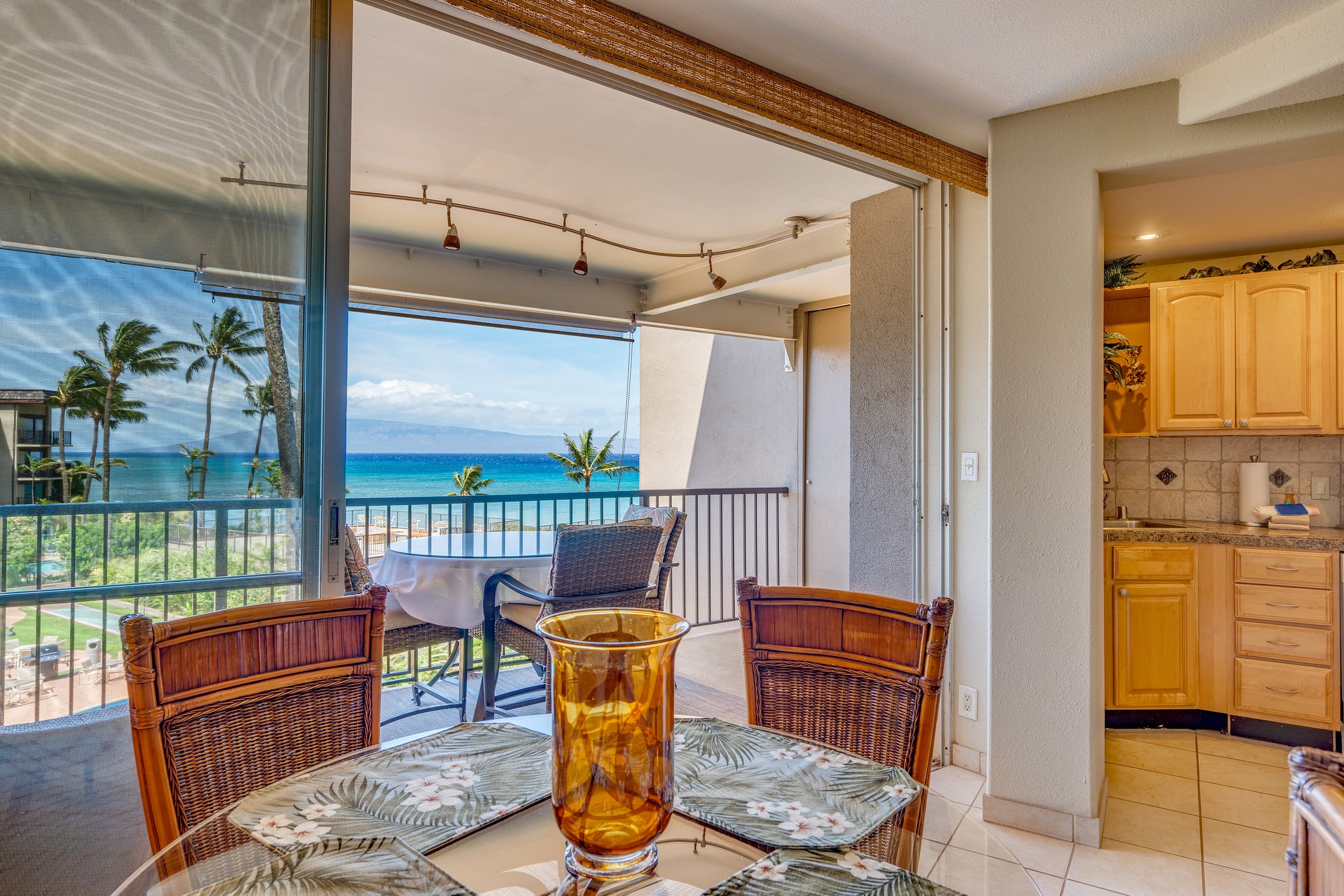 Condo in Lahaina · ★4.89 · 1 bedroom · 2 beds · 1 bath - Image 10