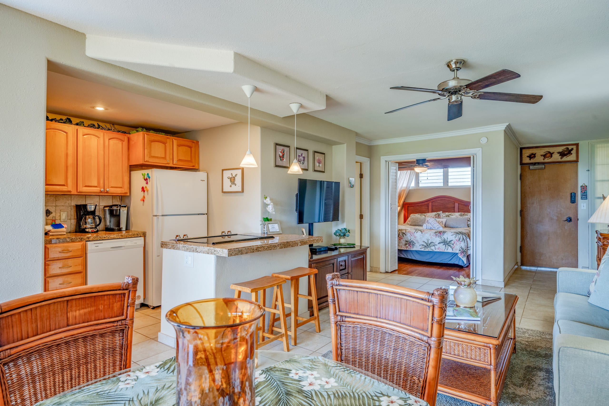 Condo in Lahaina · ★4.89 · 1 bedroom · 2 beds · 1 bath - Image 5
