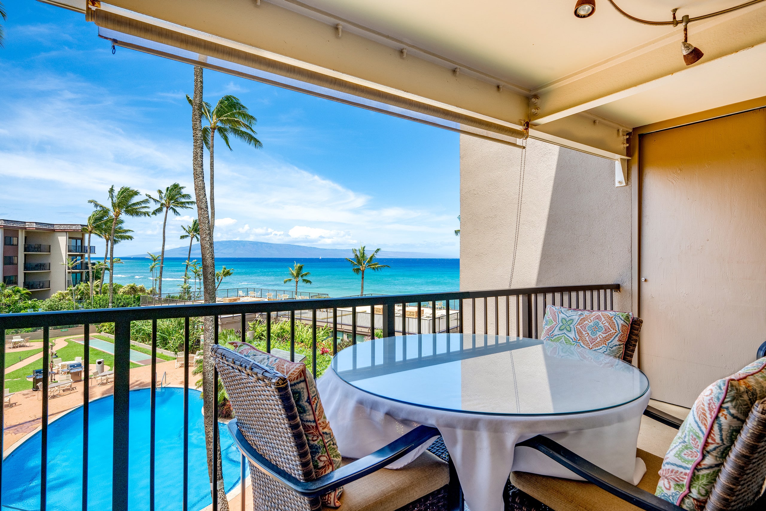 Condo in Lahaina · ★4.89 · 1 bedroom · 2 beds · 1 bath - Image 1