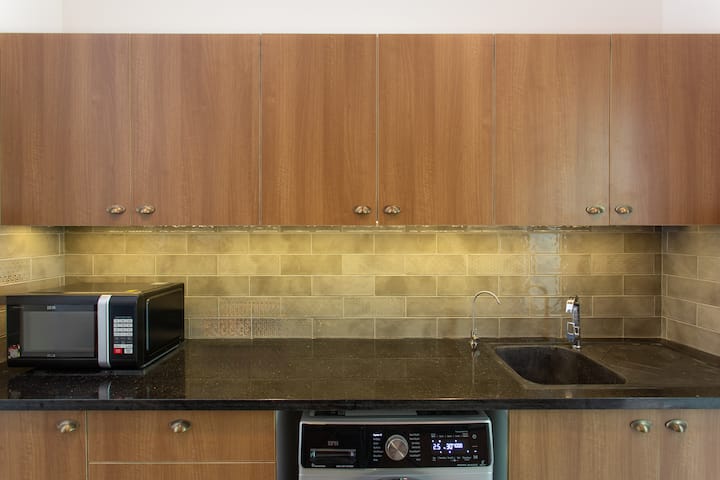 Full kitchen image 3