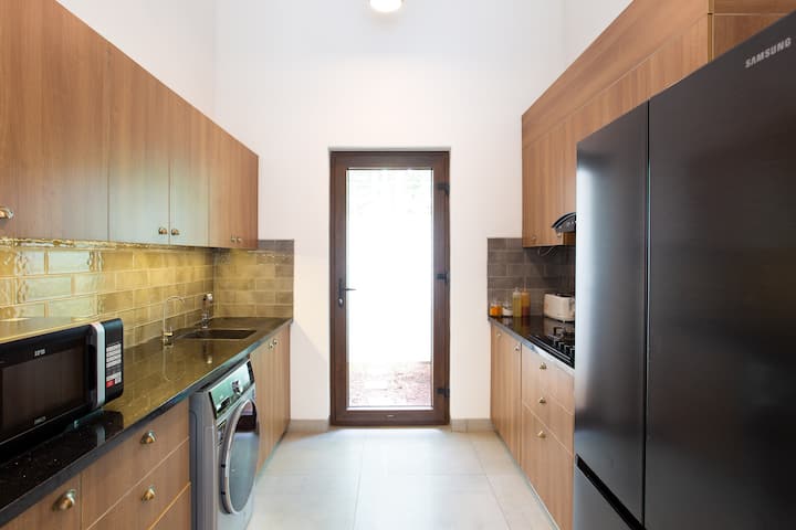 Full kitchen image 2