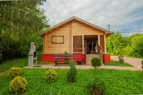 Beautiful wooden cabin with breakfast included