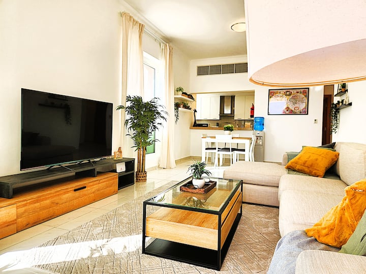 Luxury, Full 2br Apartment | Beach, Pool & Balcony - Qatar