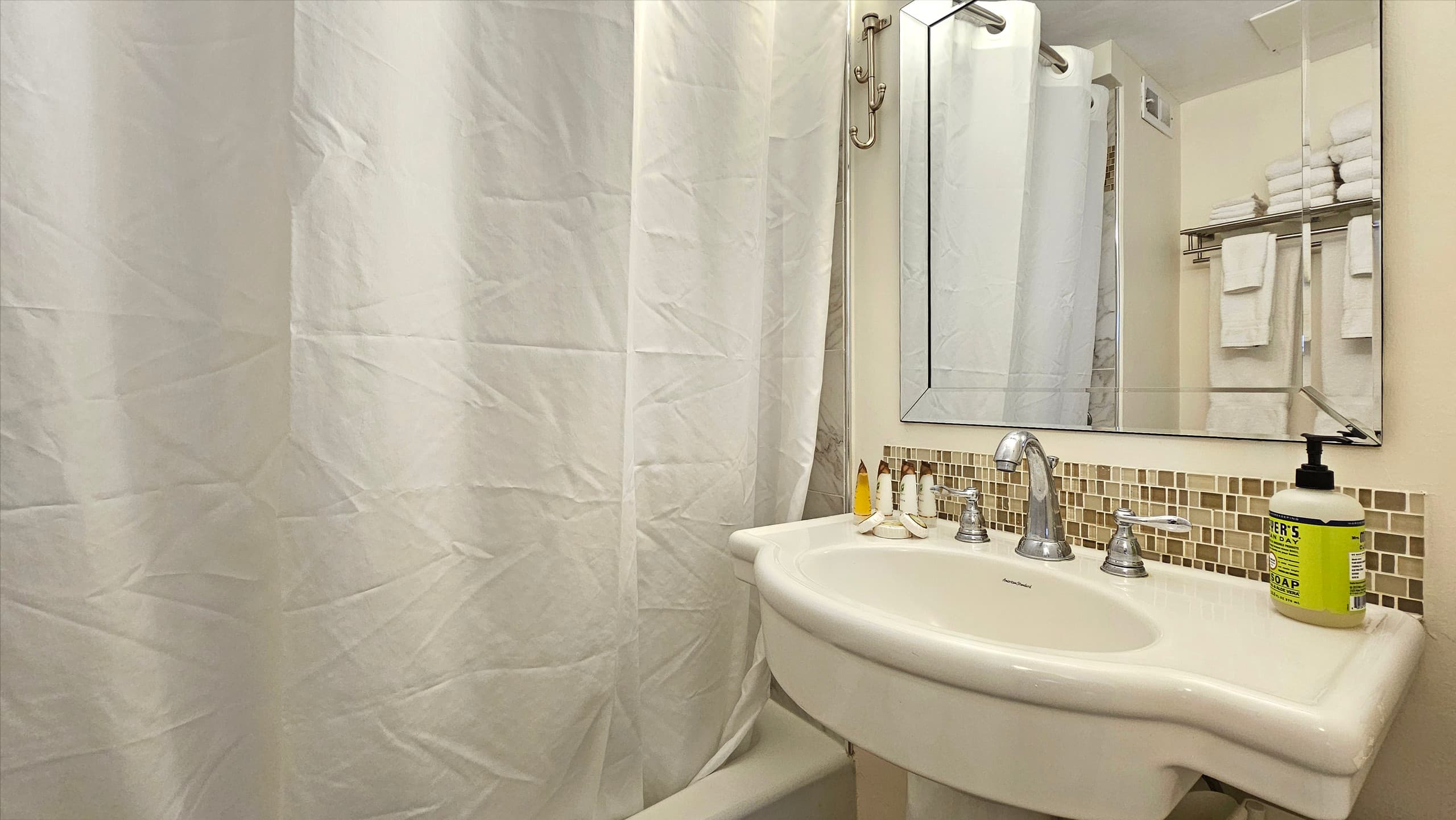 WG 807 Quaint Ocean View Studio - Image 12