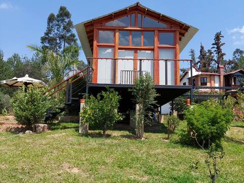 Beautiful wooden cabin between mountains in Tinjacá