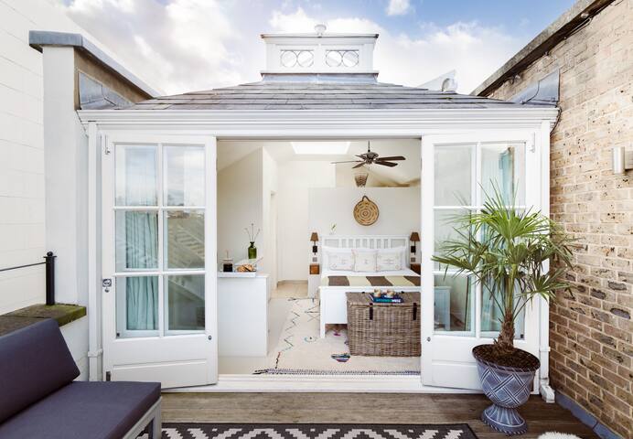 Notting Hill family home, 4/5 Bed gallery image 3