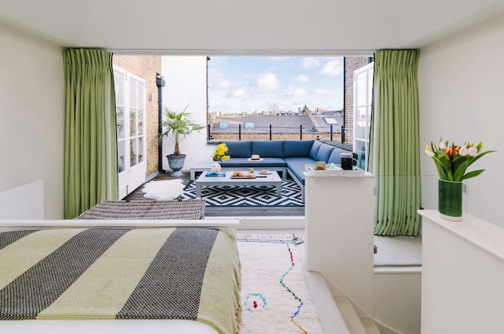 Notting Hill family home, 4/5 Bed gallery image 2