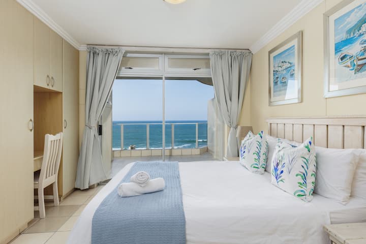 Santorini 401 - Chumba kikuu cha kulala chenye mwonekano wa kuvutia wa bahari na koni ya hewa.