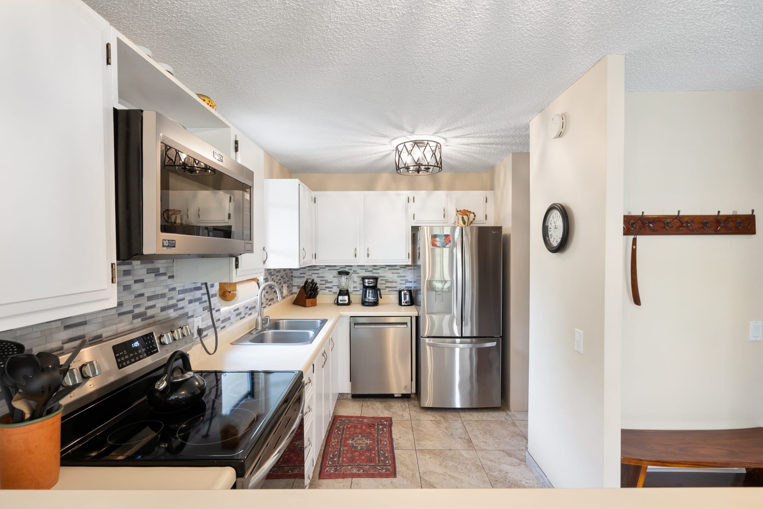 Condo in Kailua-Kona · ★5.0 · 2 bedrooms · 3 beds · 2 private baths - Image 9