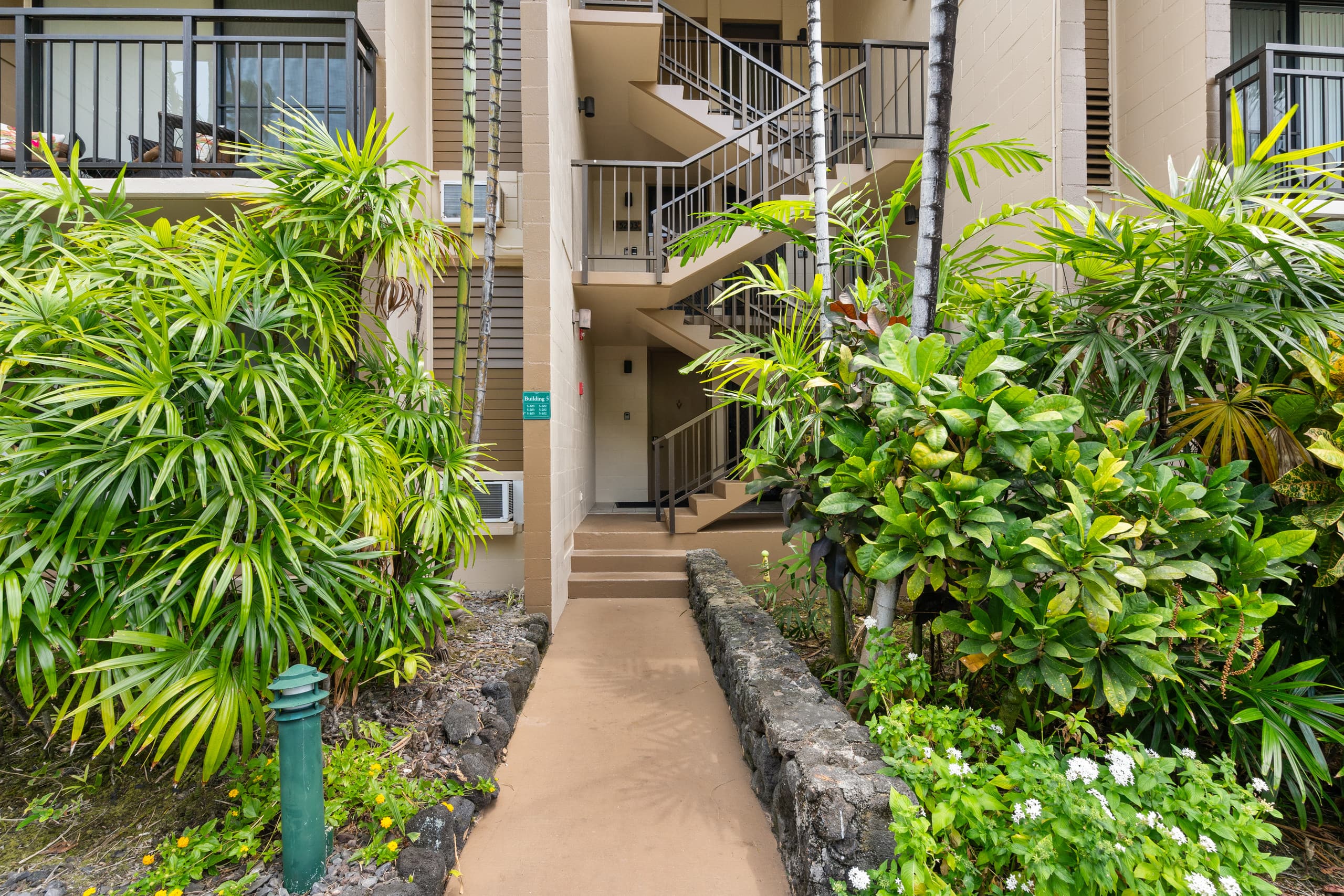 Condo in Kailua-Kona · ★5.0 · 2 bedrooms · 3 beds · 2 private baths - Image 23