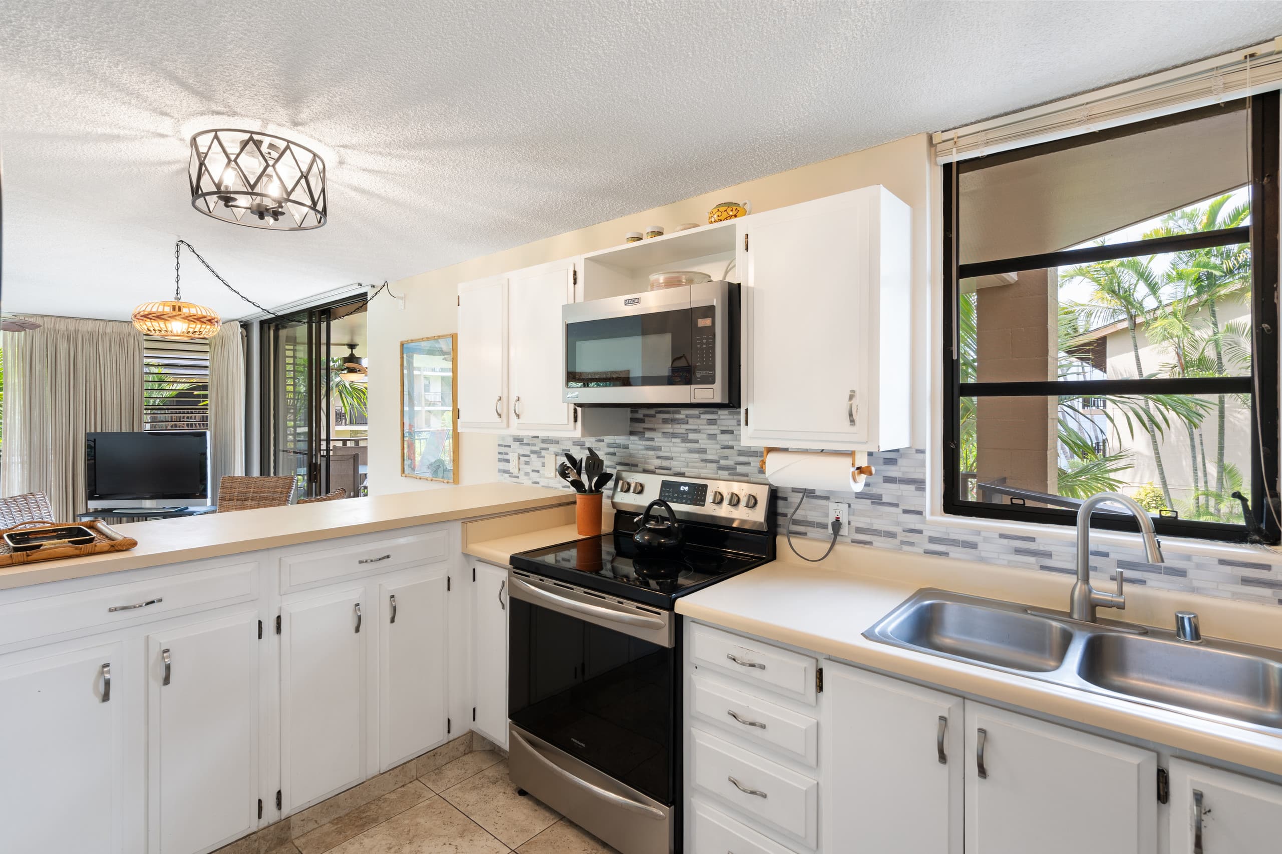 Condo in Kailua-Kona · ★5.0 · 2 bedrooms · 3 beds · 2 private baths - Image 11