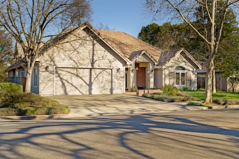 Charming 3 Bedroom, 1 Block from UCD