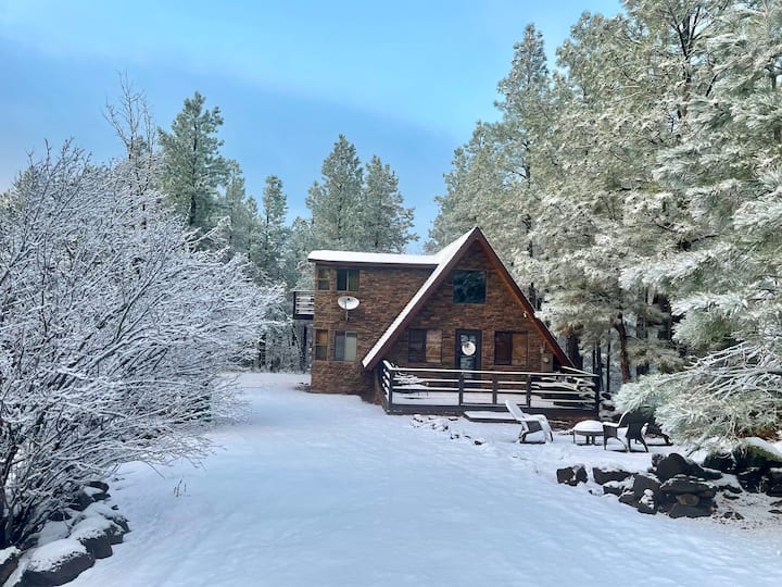 Stunner Spring Break Retreat, Custom Upgrades Cabins for Rent in