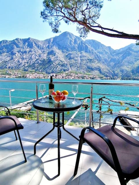 Vera Seafront Apartment