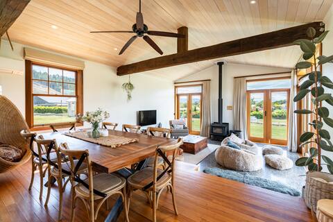 Wanaka Luxury, Hot Tub & Mountain Views