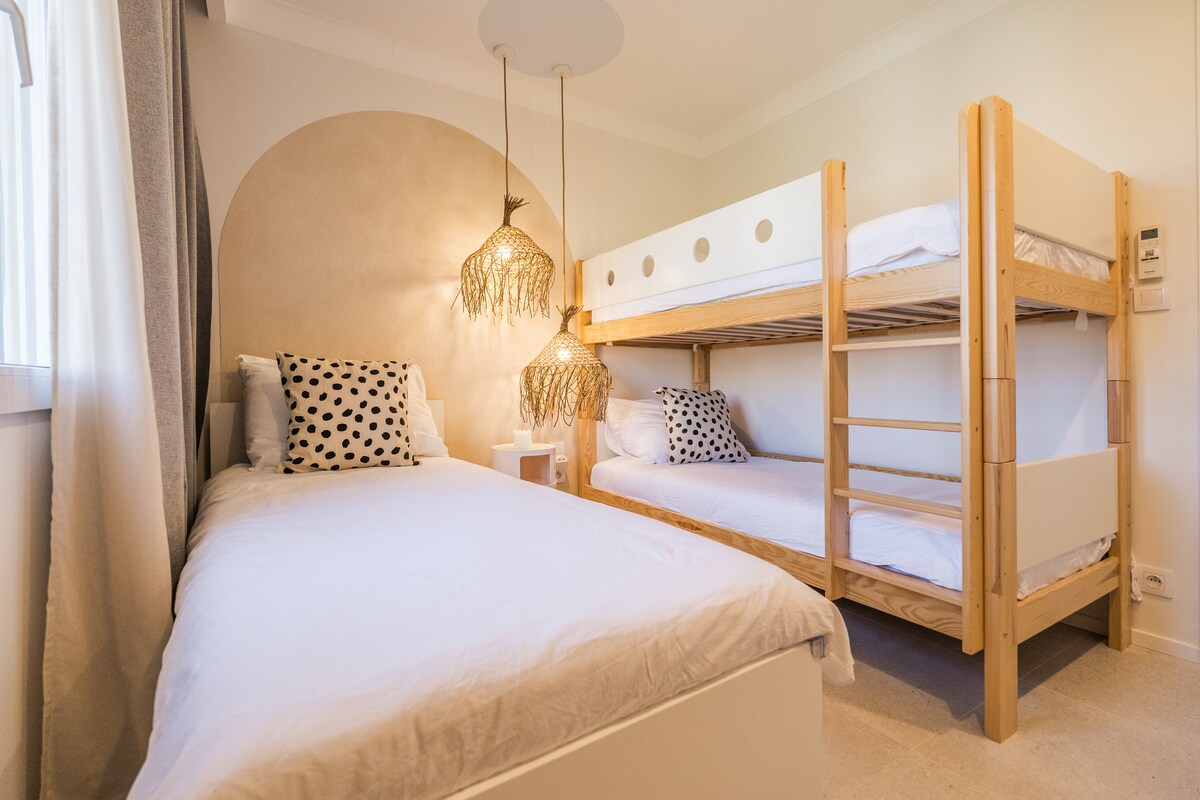 First floor - Children bedroom (10 m2): one Single Bed (with a Large Single Mattress - 160x200), a Bunk Bed (with Twin Extra Long Mattresses - 120x200). It shares the bathroom with the Master Bedroom found on the same floor.