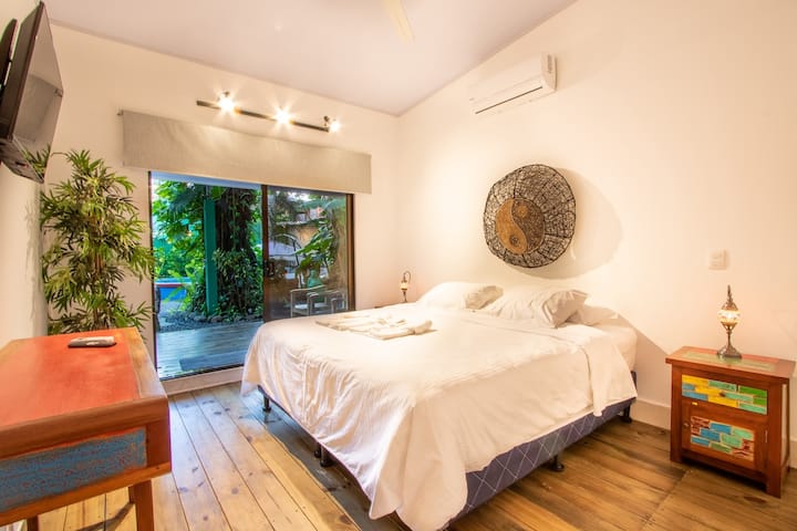 Una de las habitaciones recién remodelada completamente
