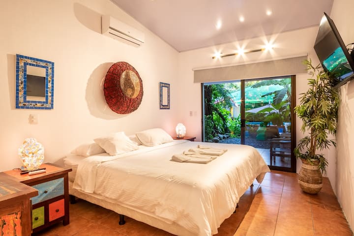 Una de las habitaciones recién remodelada completamente
