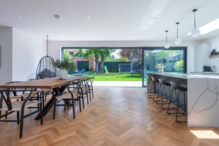 Stunning 5 bed family home in South West London gallery image 4