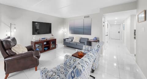 Top performing Airbnb: Modern & Stylish 2BR - 2BA Condo w/Pool & Jacuzzi in South Padre Island