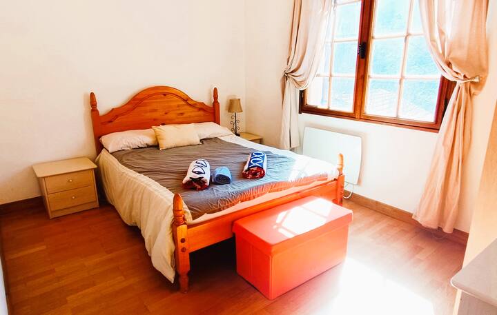 Le Moulin : Ground floor bedroom with double bed.
