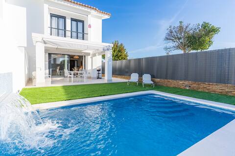 Semi-detached house with pool in El Rompido