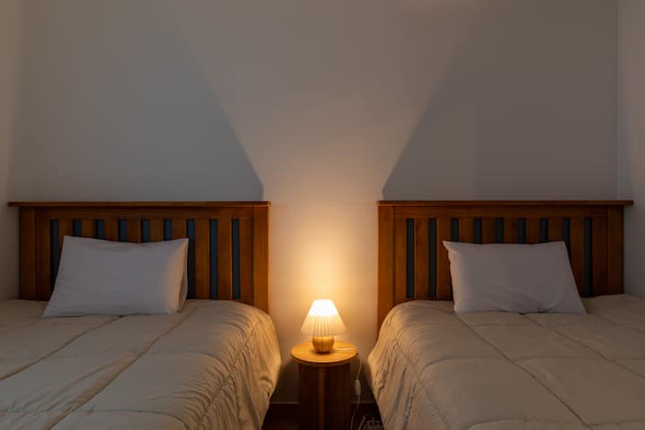 Schlafzimmer 1