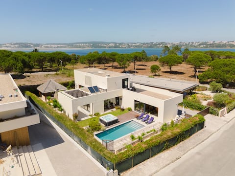 Dream home: pool, spa, gym, garden with pergola