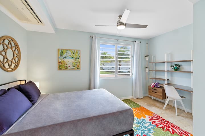 Брачен кревет (широк 150-179 см) и работен простор