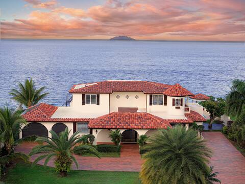 Infinity Pool  |  XL HOT TUB | Walk to Beach