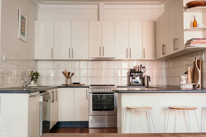 Spacious Home with Piano, Sleeps 8 gallery image 3