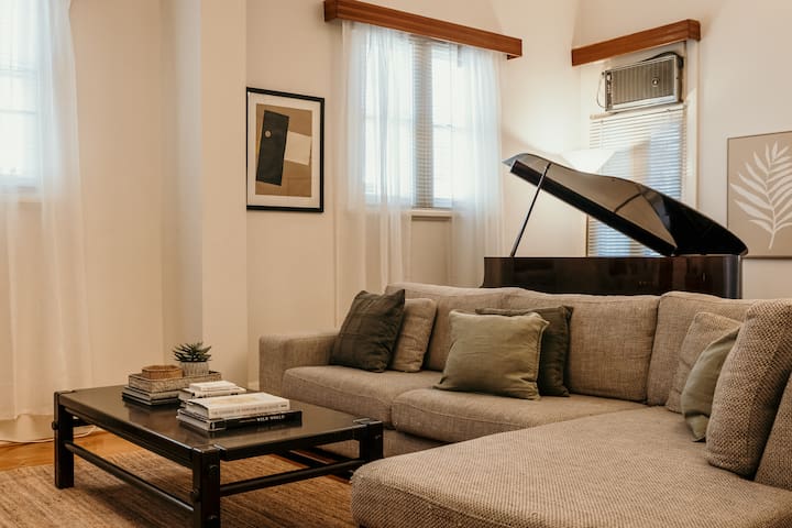 Spacious Home with Piano, Sleeps 8